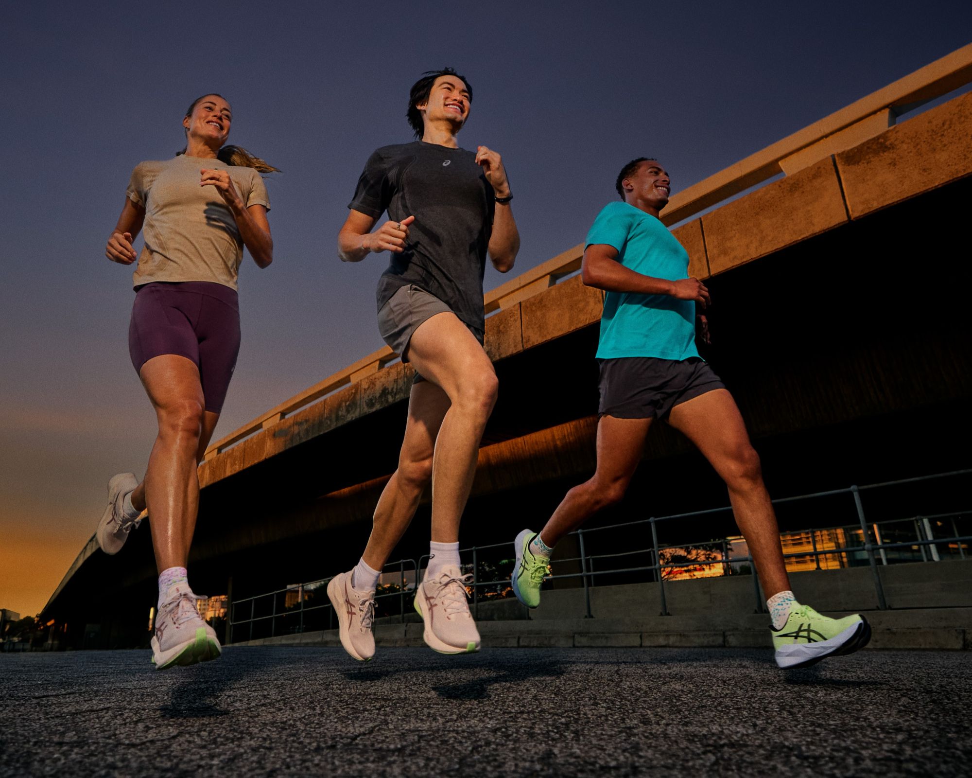Asics Novablast 6 vue de profil
